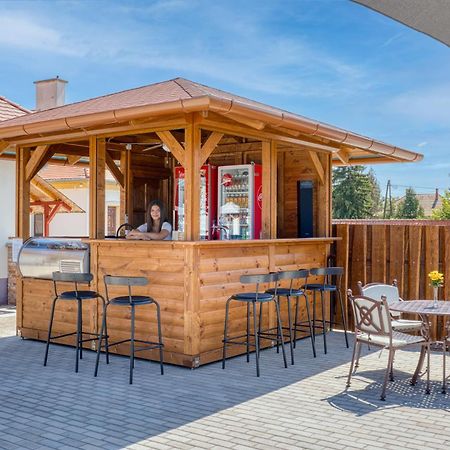 100 Eves Fogado Bed & Breakfast Szatymaz Exterior foto