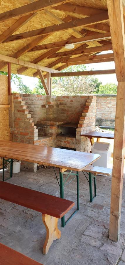 100 Eves Fogado Bed & Breakfast Szatymaz Exterior foto