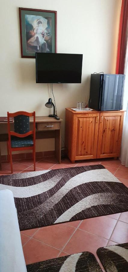 100 Eves Fogado Bed & Breakfast Szatymaz Exterior foto