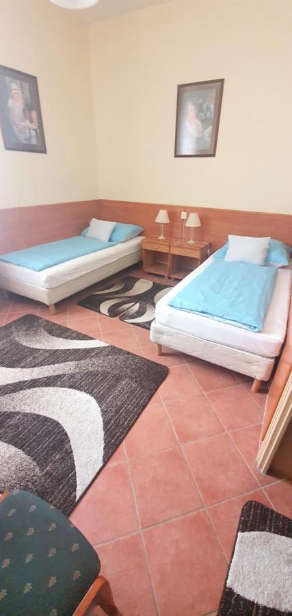 100 Eves Fogado Bed & Breakfast Szatymaz Exterior foto