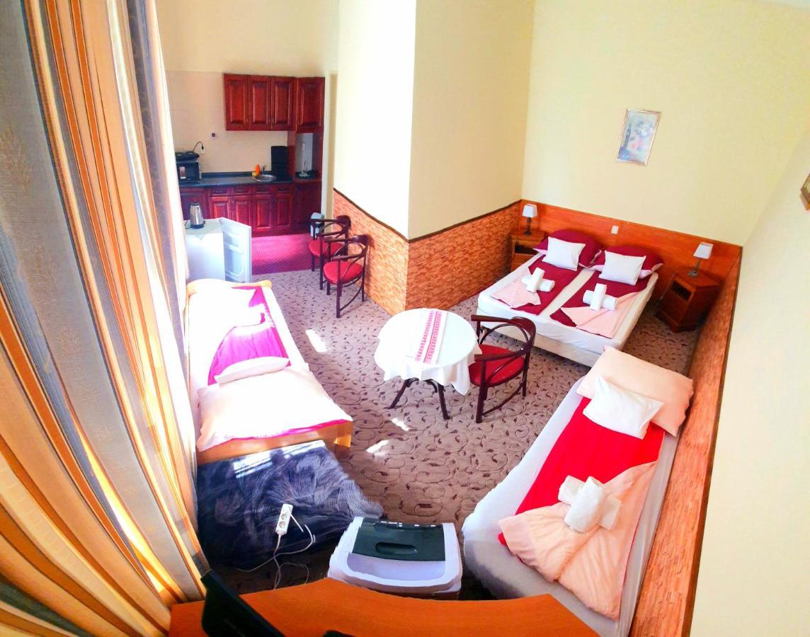 100 Eves Fogado Bed & Breakfast Szatymaz Exterior foto