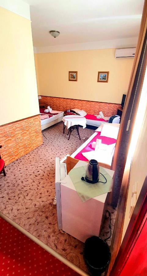 100 Eves Fogado Bed & Breakfast Szatymaz Exterior foto
