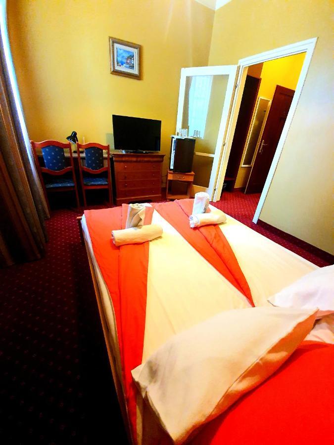 100 Eves Fogado Bed & Breakfast Szatymaz Exterior foto