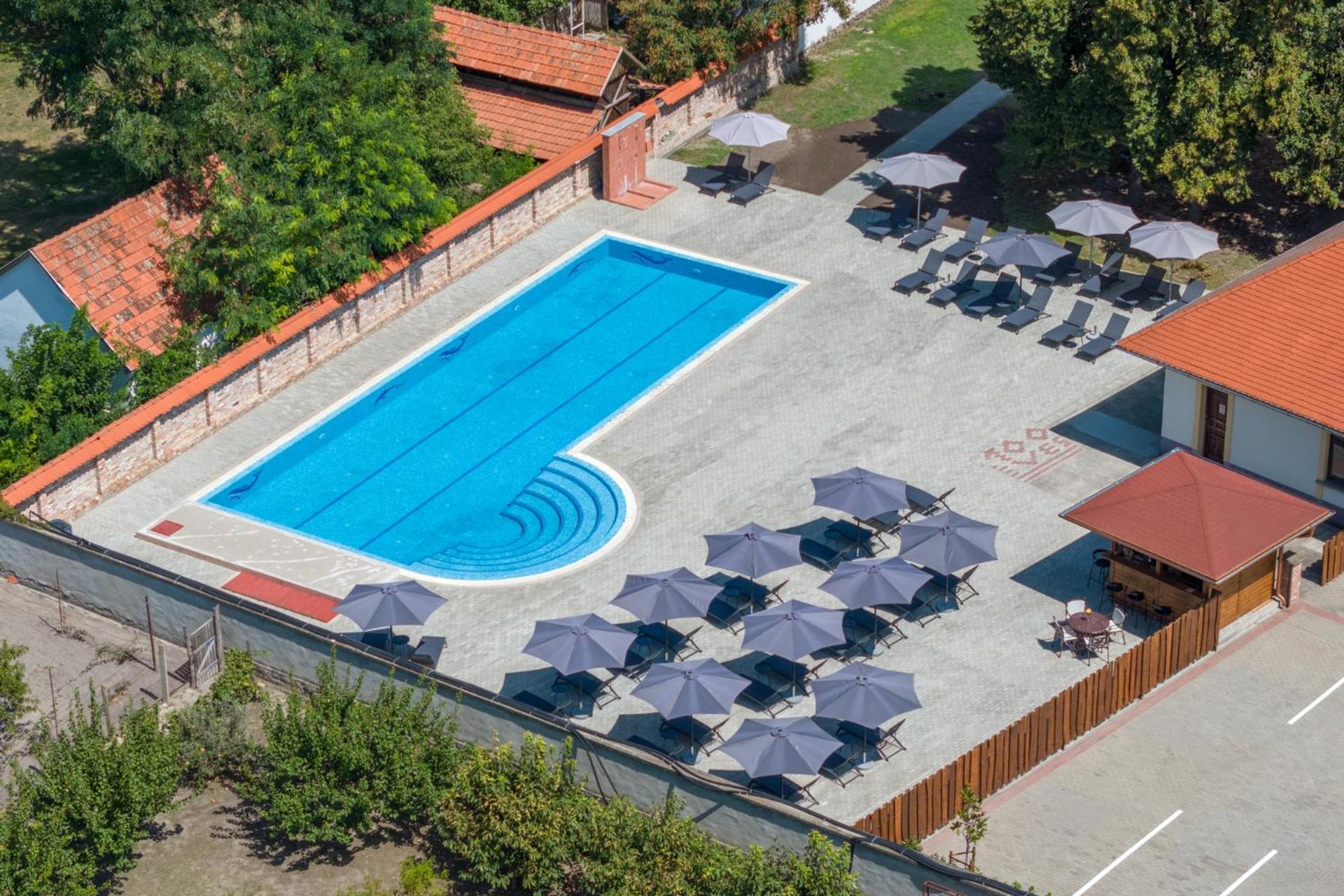 100 Eves Fogado Bed & Breakfast Szatymaz Exterior foto
