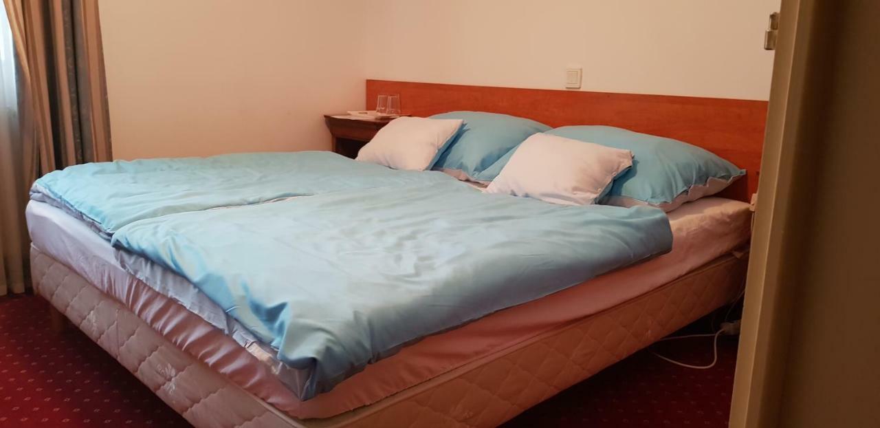 100 Eves Fogado Bed & Breakfast Szatymaz Exterior foto
