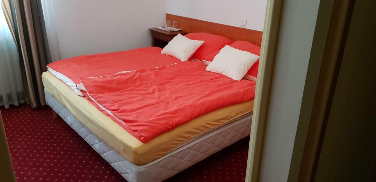 100 Eves Fogado Bed & Breakfast Szatymaz Exterior foto