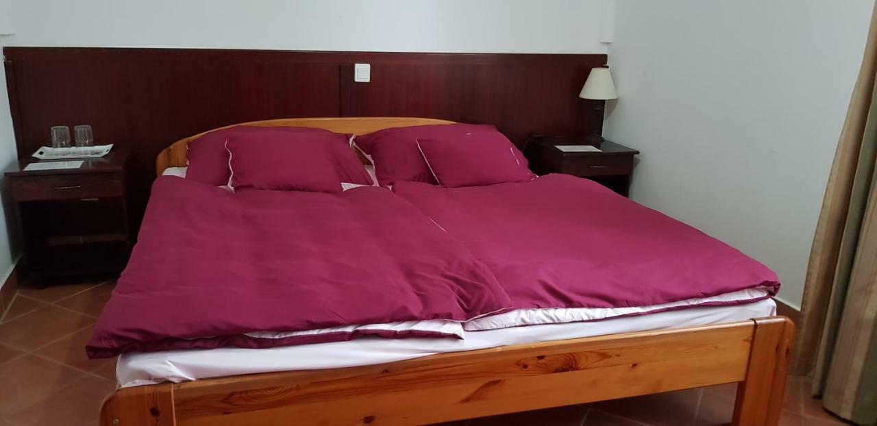 100 Eves Fogado Bed & Breakfast Szatymaz Exterior foto